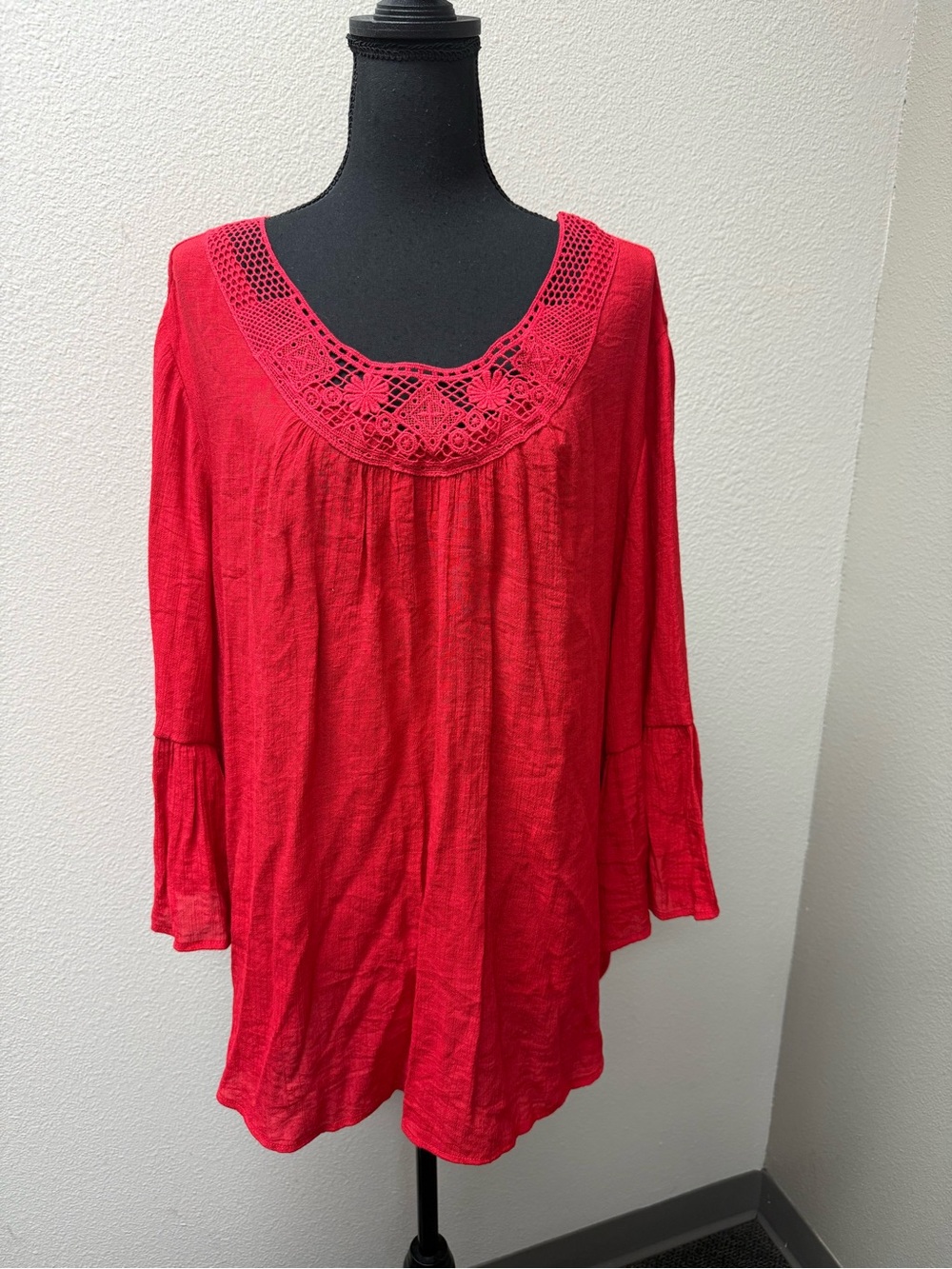 Est 1946 Red Crochet Lace Peasant Top 22/24 Boho Flowy Plus Size Blouse - Picture 2 of 10